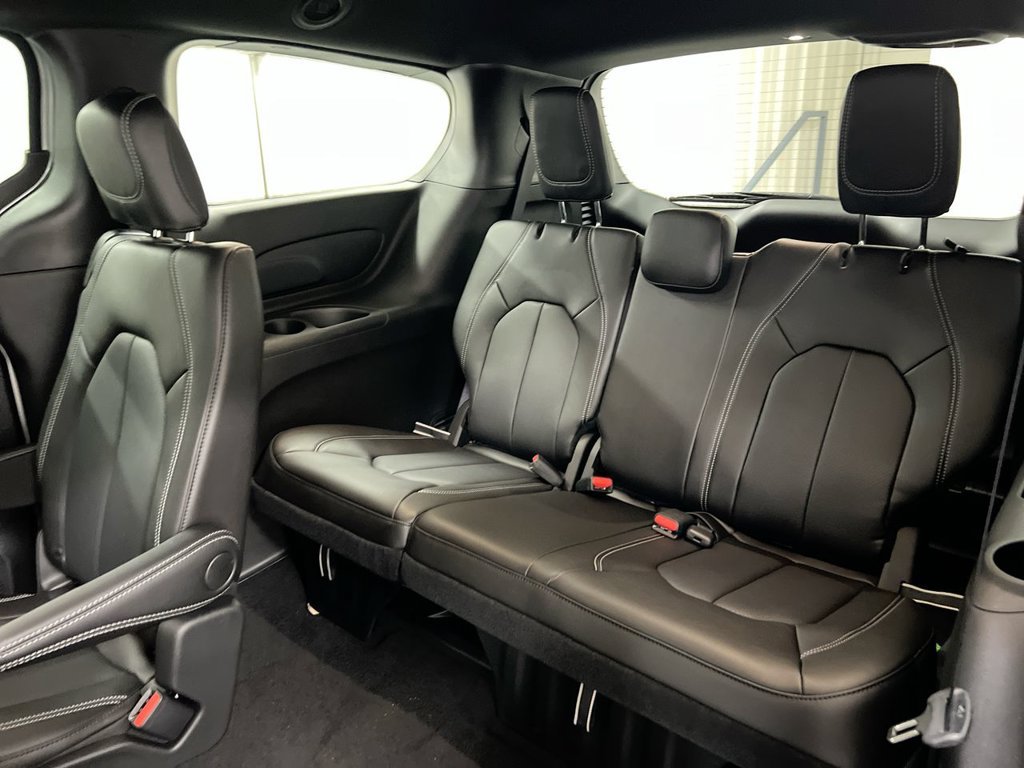 New 2026 Chrysler Pacifica Select AWD/4WD image 23