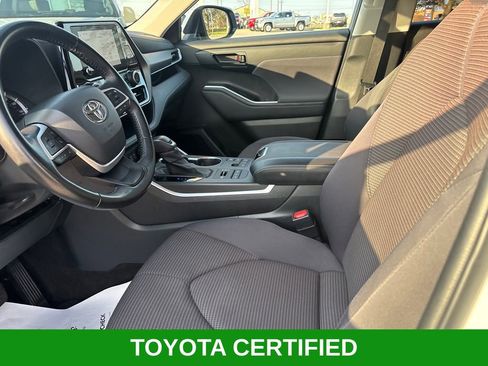 Used 2023 Toyota Highlander LE image 9