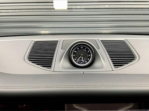 New 2025 Porsche Macan image 30