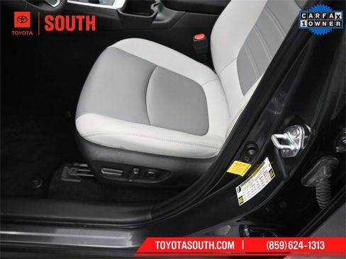 Used 2023 Toyota RAV4 XLE Premium image 28