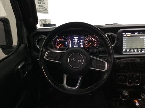 Used 2020 Jeep Wrangler Unlimited Sahara AWD/4WD image 29