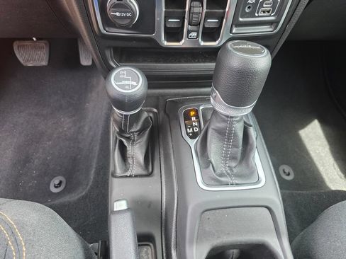 Used 2025 Jeep Gladiator Sport AWD/4WD image 20