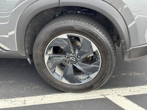 Used 2024 Nissan Rogue SV image 8