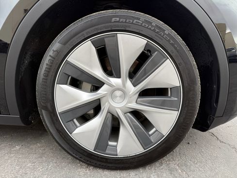 Used 2023 Tesla Model Y Long Range image 30