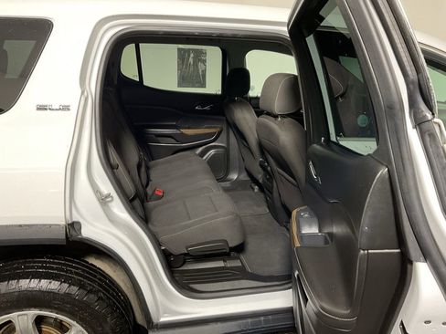 Used 2017 GMC Acadia SLE image 32