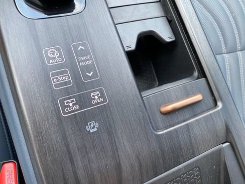 Used 2024 Nissan Ariya AWD image 19