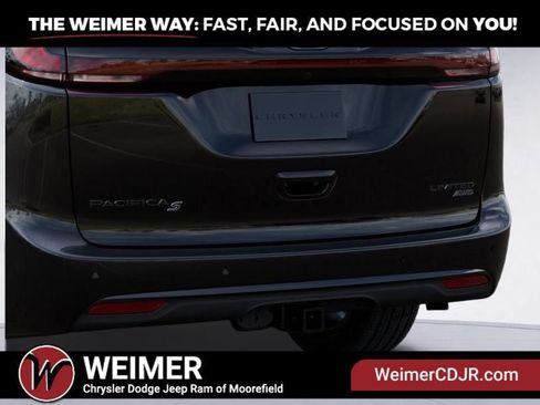 New 2027 Chrysler Pacifica Limited w/ Trailer Tow Group AWD/4WD image 13