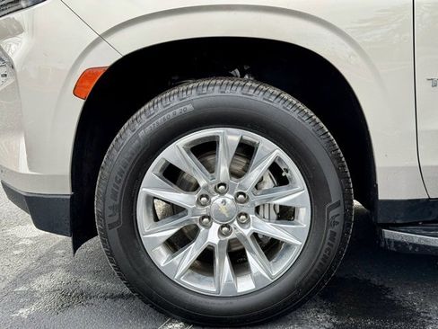 Used 2021 Chevrolet Tahoe Premier w/ Premium Package image 30