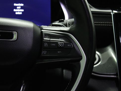 Used 2022 Jeep Grand Cherokee L Laredo image 25