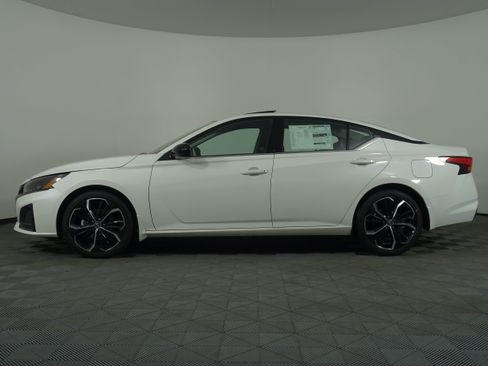 New 2025 Nissan Altima 2.5 SR w/ SR Premium Package image 15