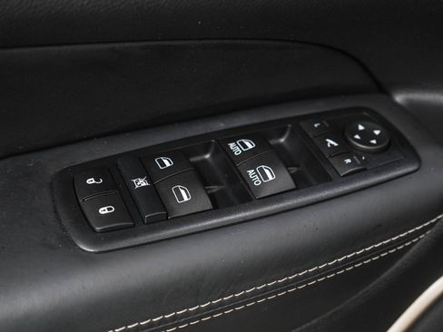 Used 2017 Jeep Grand Cherokee Overland AWD/4WD image 21