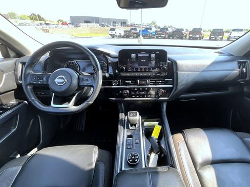 Used 2023 Nissan Pathfinder SL w/ Lighting Package (N92) AWD/4WD image 13
