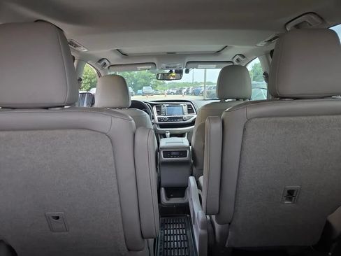 Used 2016 Toyota Highlander Limited w/ Driver Technology Package FWD image 22