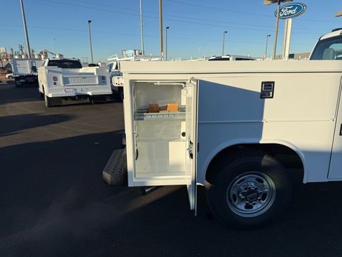 New 2026 Ford F250 XL w/ XL Chrome Package image 9