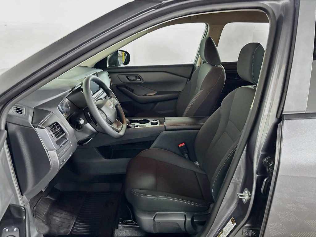 Used 2025 Nissan Rogue S AWD/4WD image 11
