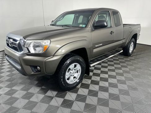 Used 2015 Toyota Tacoma 4x4 Access Cab V6 w/ TRD Off-Road Package image 1