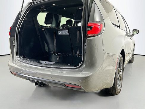 Used 2021 Chrysler Pacifica Touring-L w/ Uconnect Theater Family Group AWD/4WD image 26