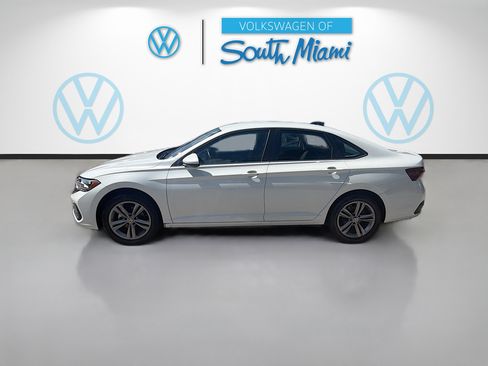 Certified 2023 Volkswagen Jetta SE FWD image 4