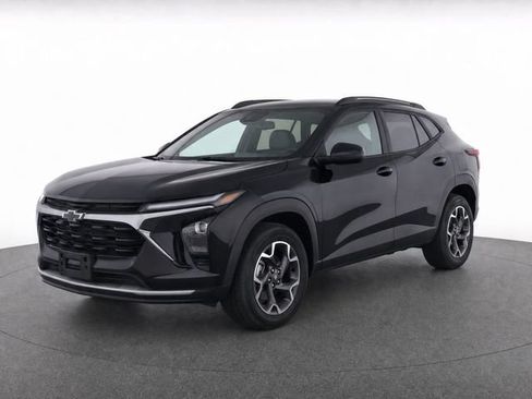 Used 2025 Chevrolet Trax LT FWD image 1
