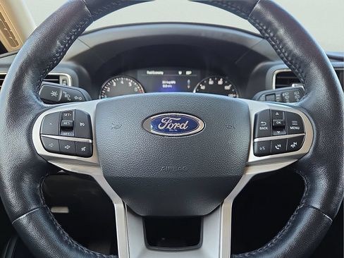 Used 2022 Ford Explorer XLT w/ Equipment Group 202A AWD/4WD image 24