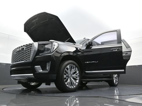 Used 2021 GMC Yukon Denali w/ Denali Premium Package AWD/4WD image 40