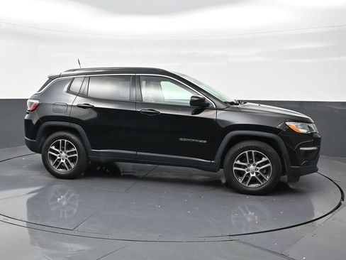 Used 2018 Jeep Compass Latitude FWD image 6