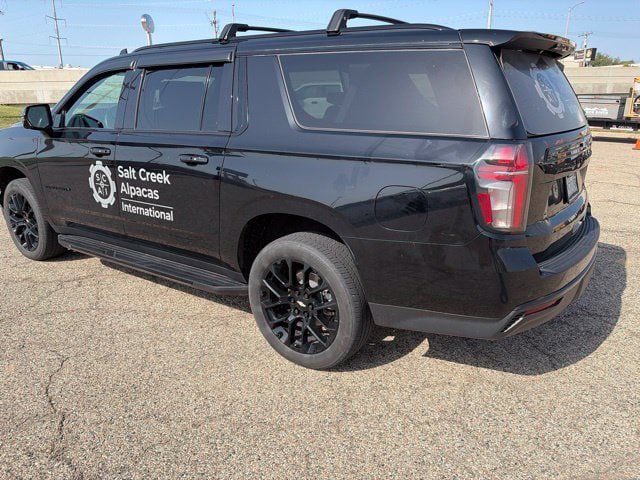 Used 2023 Chevrolet Suburban RST w/ Luxury Package AWD/4WD image 4