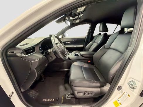 Used 2023 Toyota Venza XLE AWD/4WD image 17