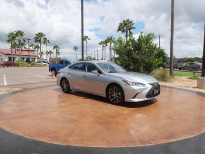 Used 2025 Lexus ES 300h w/ Premium Package
