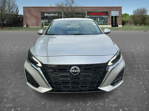 Used 2024 Nissan Altima 2.5 SV w/ SV Premium Package AWD/4WD image 6