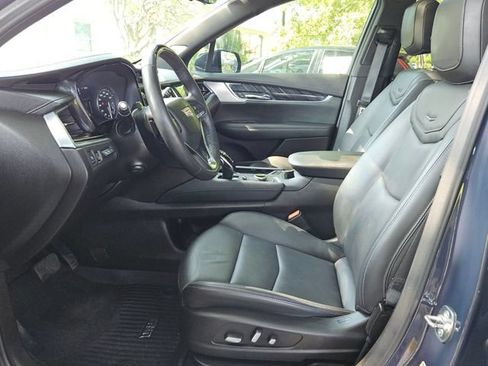 Used 2024 Cadillac XT6 Premium Luxury w/ Technology Package FWD image 10