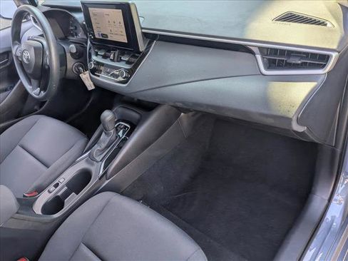 Used 2025 Toyota Corolla LE image 19