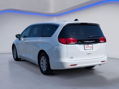 Used 2024 Chrysler Voyager LX FWD image 7