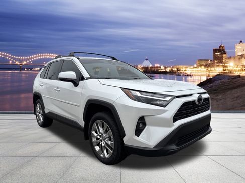 Used 2024 Toyota RAV4 XLE Premium image 4