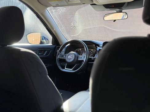 Used 2025 Nissan Pathfinder SV FWD image 11