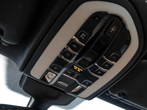 Used 2017 Porsche Cayenne S AWD/4WD image 39
