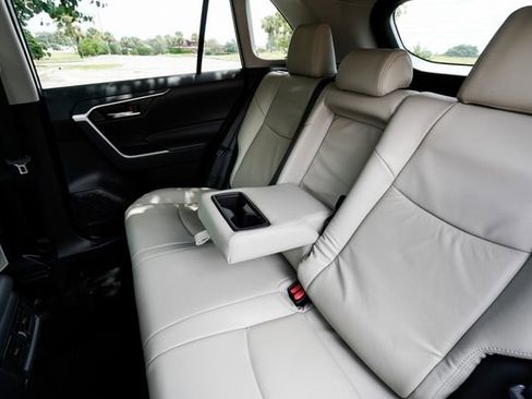 Used 2022 Toyota RAV4 XLE image 27