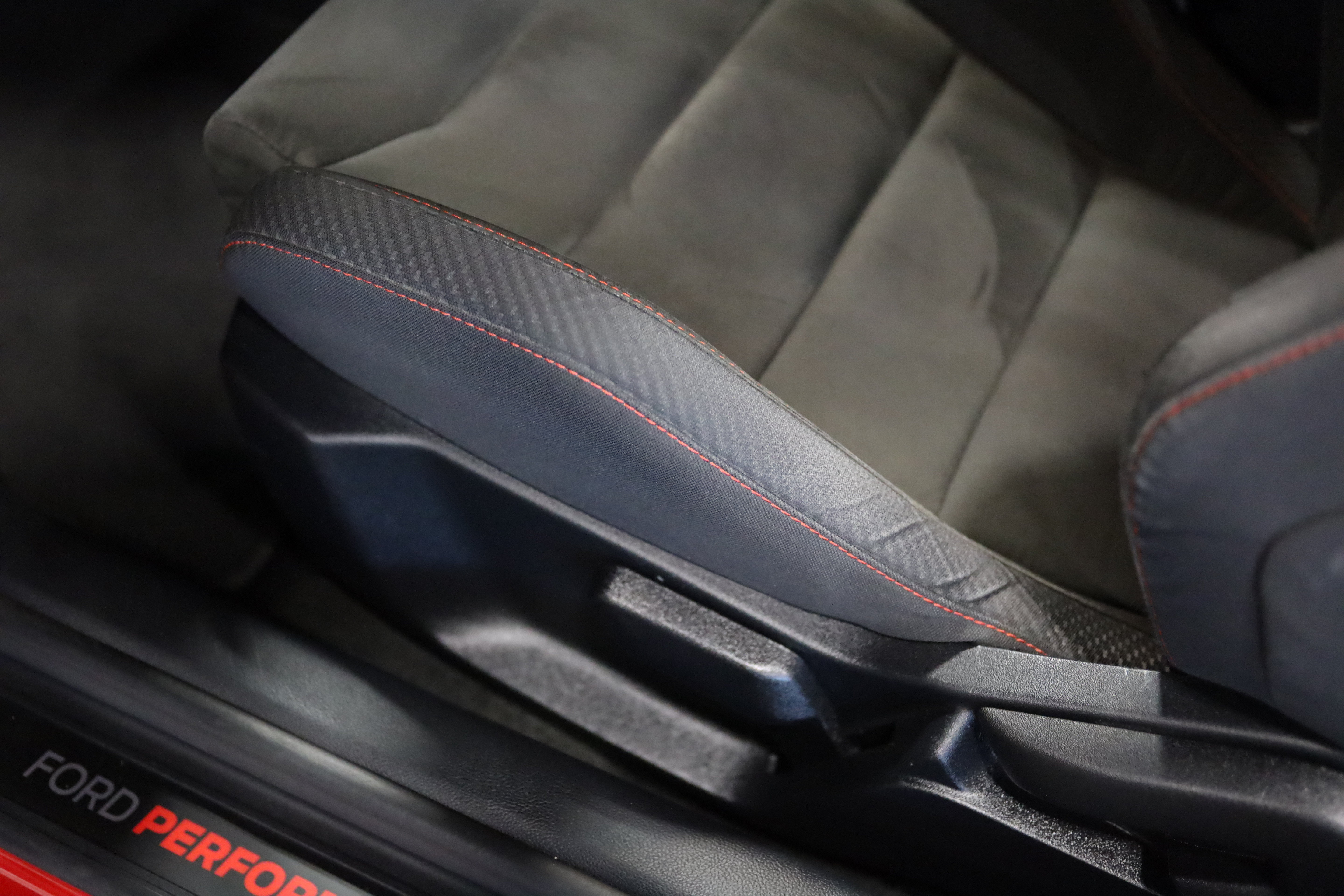 Used 2017 Ford Mustang Shelby GT350R w/ GT350R Equipment Group 920A RWD image 17