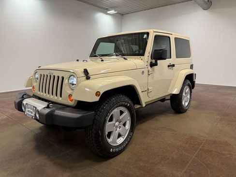 Used 2011 Jeep Wrangler Sahara w/ Connectivity Group AWD/4WD image 37