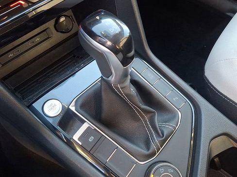 Certified 2025 Volkswagen Taos SE w/ Panoramic Sunroof Package image 22