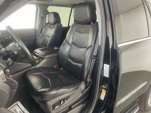 Used 2019 Cadillac Escalade Luxury AWD/4WD image 33