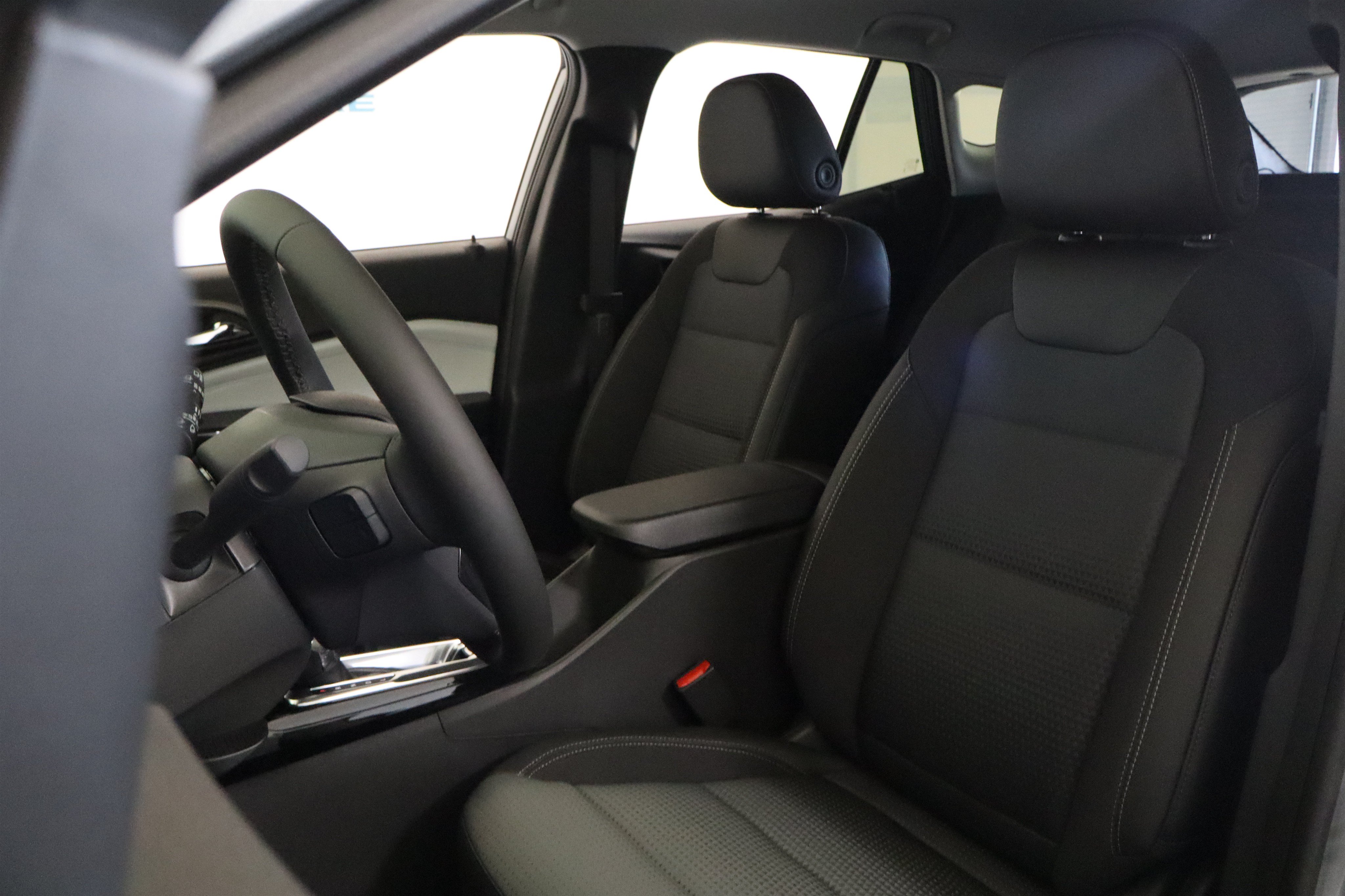 New 2026 Chevrolet Trax LT w/ Midnight Edition FWD image 23