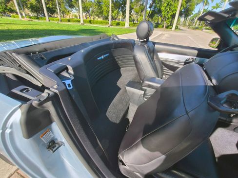 Used 2004 Ford Thunderbird image 15