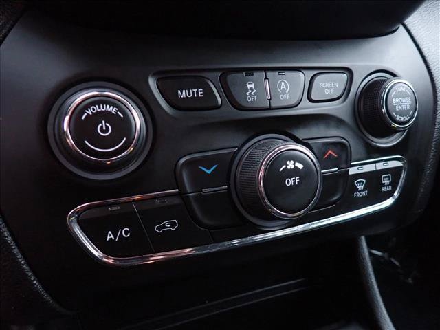 Used 2019 Jeep Cherokee Latitude w/ Popular Appearance Group AWD/4WD image 18