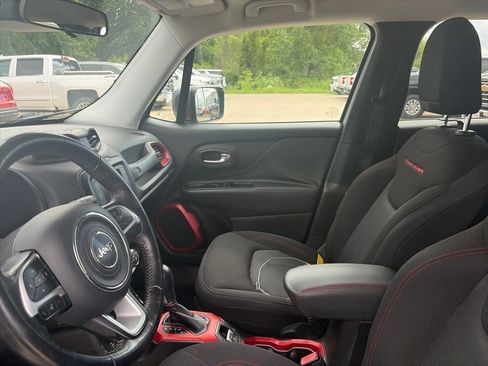 Used 2016 Jeep Renegade Trailhawk AWD/4WD image 16