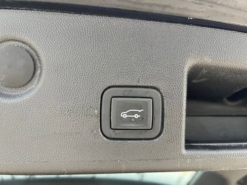 Used 2023 Chevrolet Equinox RS w/ RS Leather Package image 19