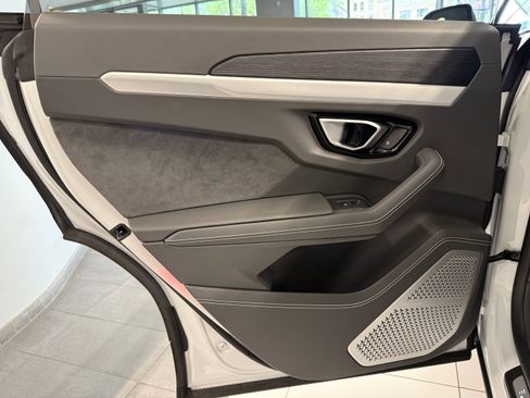 Used 2020 Lamborghini Urus AWD/4WD image 19