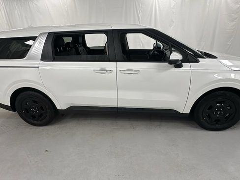 New 2026 Kia Carnival image 2