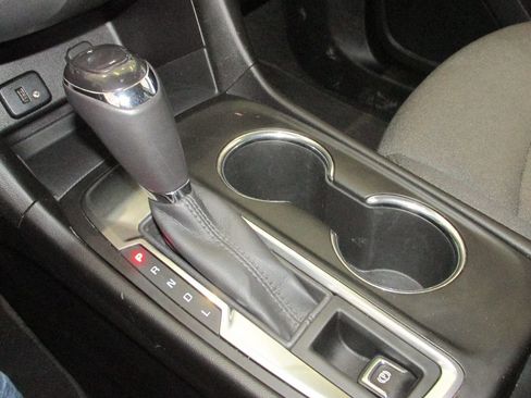 Used 2018 Chevrolet Equinox LT image 24