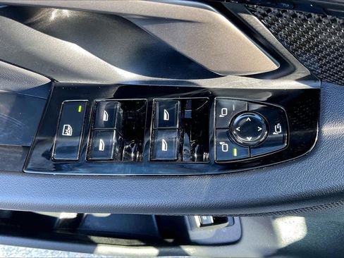 Used 2026 BMW 550e xDrive w/ Premium Package image 13